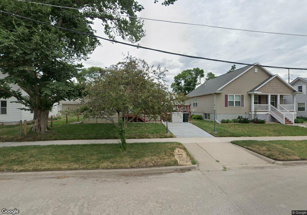1015 11th St NW, Cedar Rapids, IA 52405 - photo 1