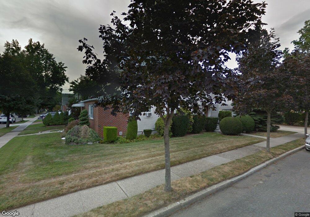 14 Elm Ave, Floral Park, NY 11001 - photo 1