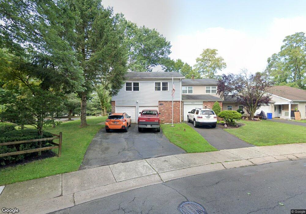 176 Commonwealth Dr, Newtown, PA 18940 - photo 1