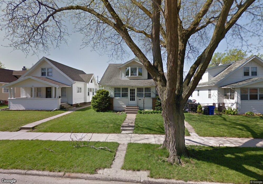 2206 D St SW, Cedar Rapids, IA 52404 - photo 1