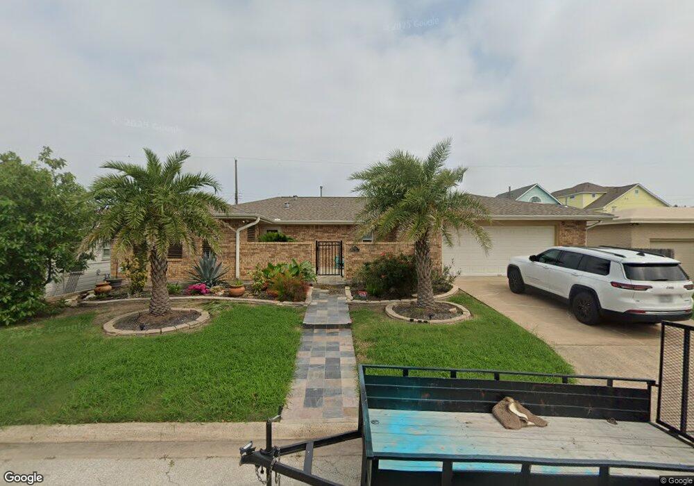 7806 Pruitt Dr, Galveston, TX 77554 - photo 1