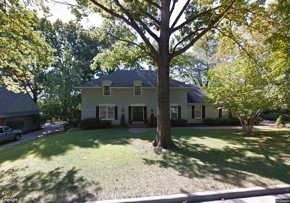 10400 Mohawk Ln, Leawood, KS 66206 - photo 1