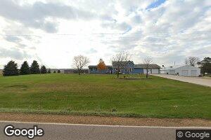 2735 Garfield Ave, Hull, IA 51239