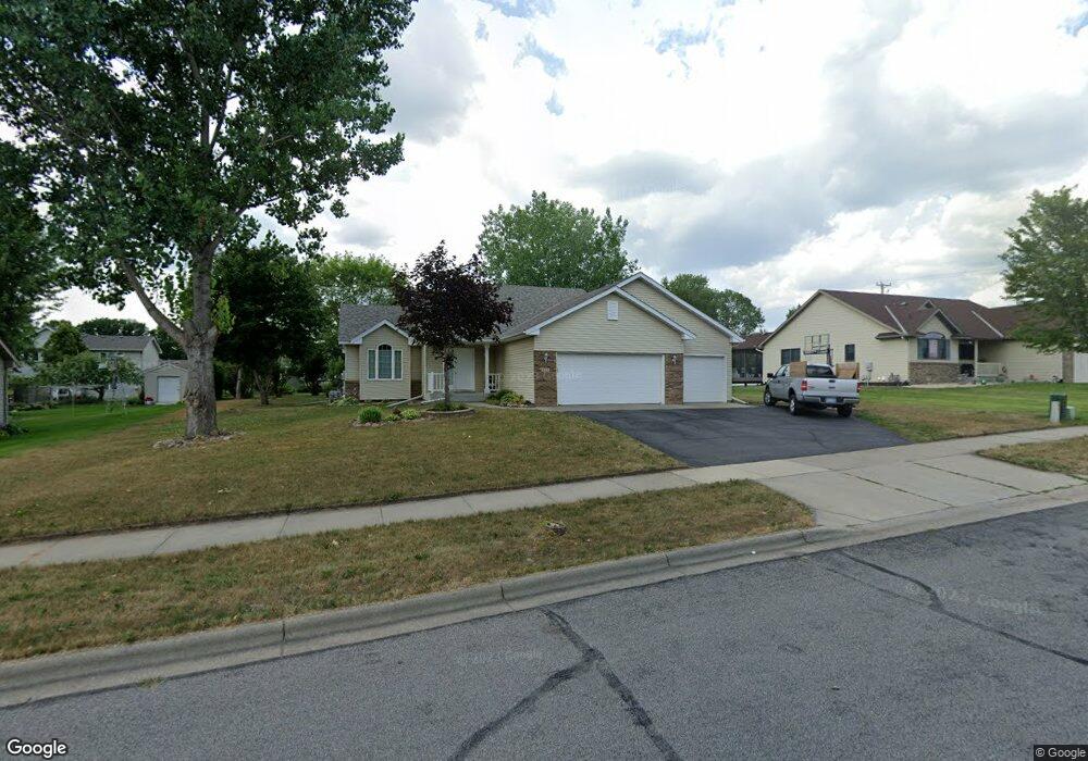 933 Oakcrest Ln, Sauk Rapids, MN 56379 - photo 1