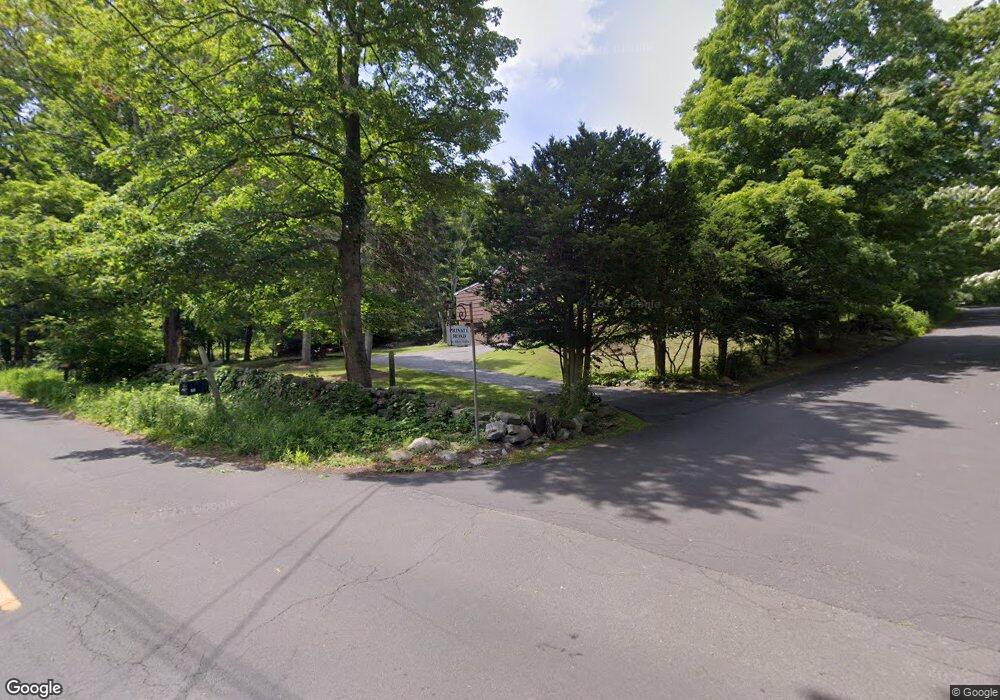 225 Pinewood Rd, Stamford, CT 06903 - photo 1