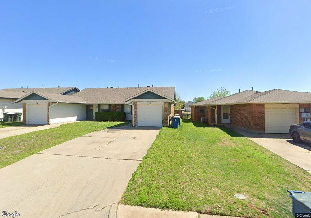 712 Swan Lake Rd, Edmond, OK 73003 - photo 1