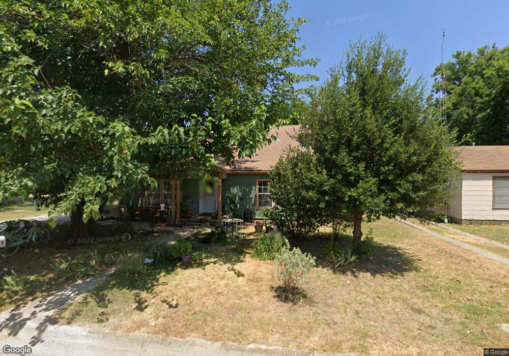 1810 N Culberson St, Gainesville, TX 76240 - photo 1