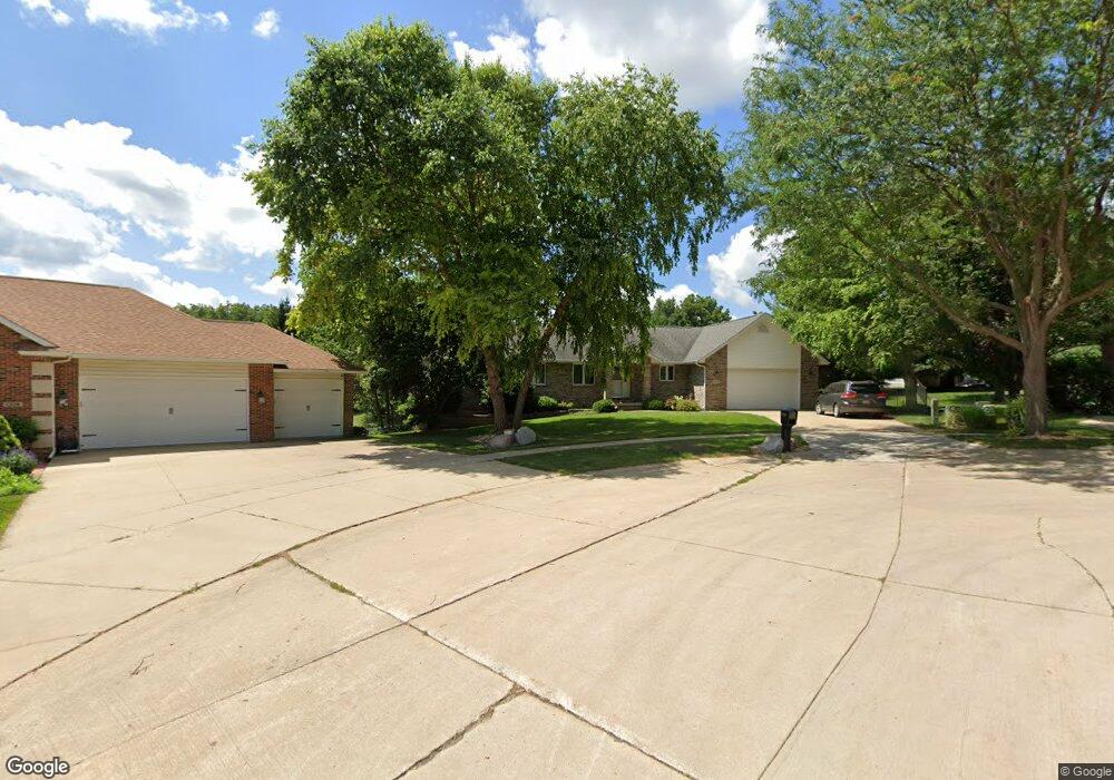 1216 19th St NW, Cedar Rapids, IA 52405 - photo 1