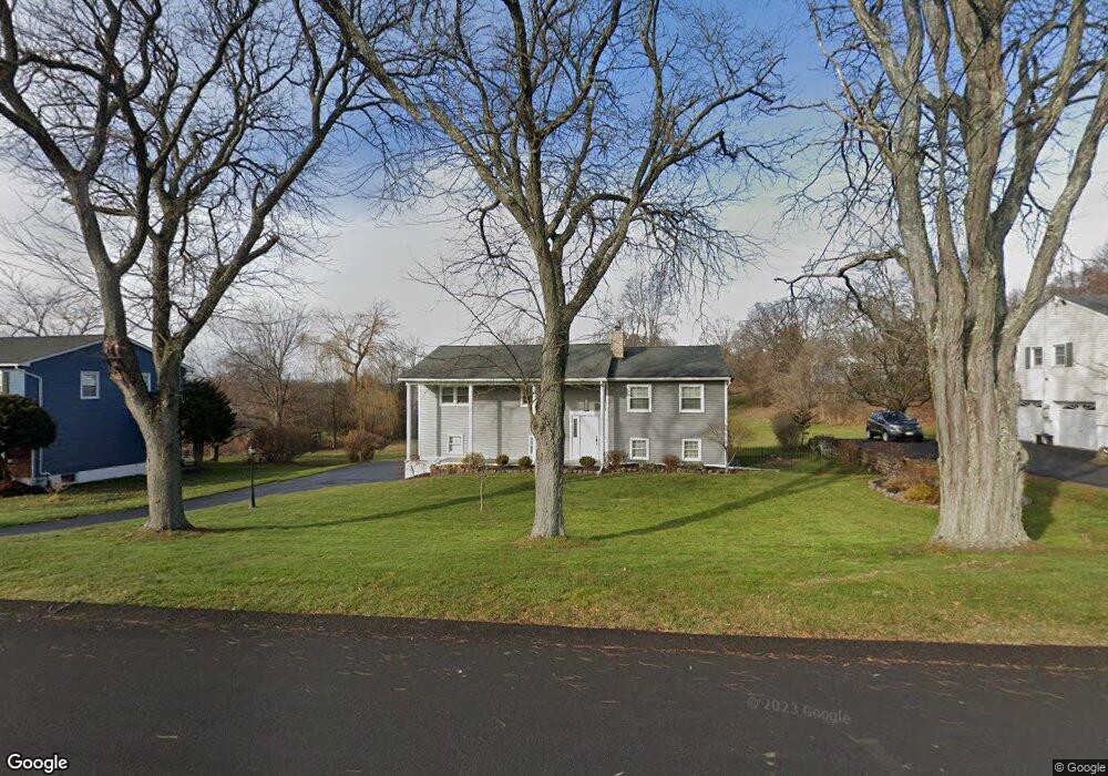 55 W Redoubt Rd, Fishkill, NY 12524 - photo 1