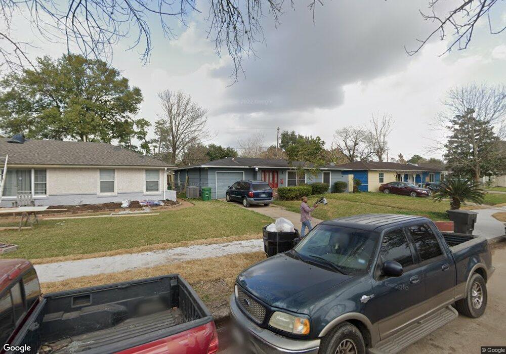 7631 Hereford St, Houston, TX 77087 - photo 1