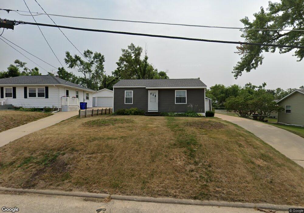 235 Outlook Dr SW, Cedar Rapids, IA 52404 - photo 1