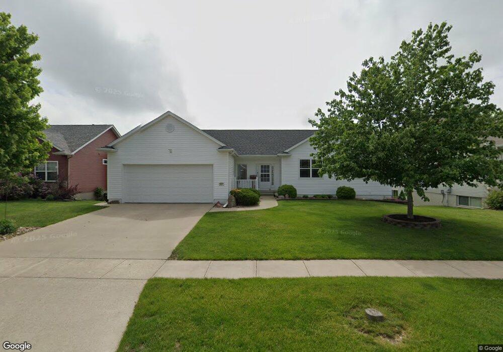 2407 Radcliffe Dr SW, Cedar Rapids, IA 52404 - photo 1