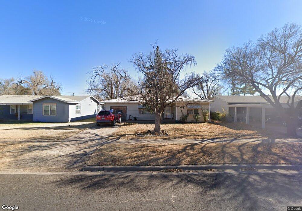 204 Juanita St, Plainview, TX 79072 - photo 1
