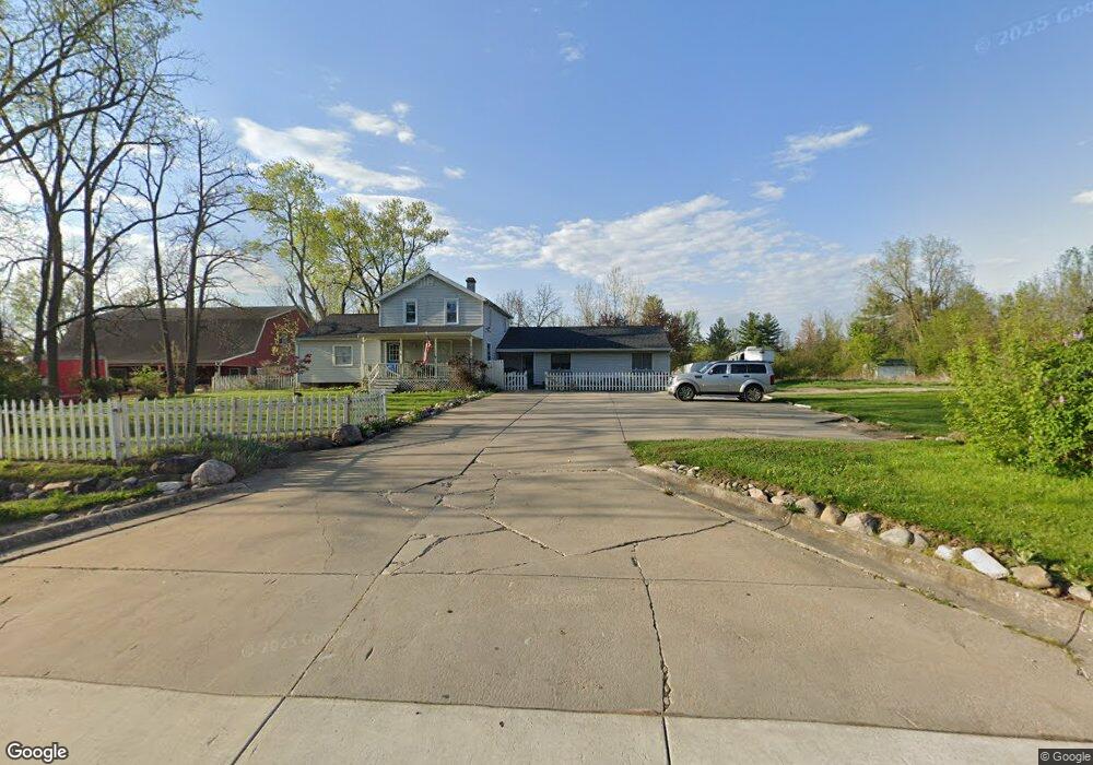 1132 E Maple Ave, Grand Blanc, MI 48507 - photo 1