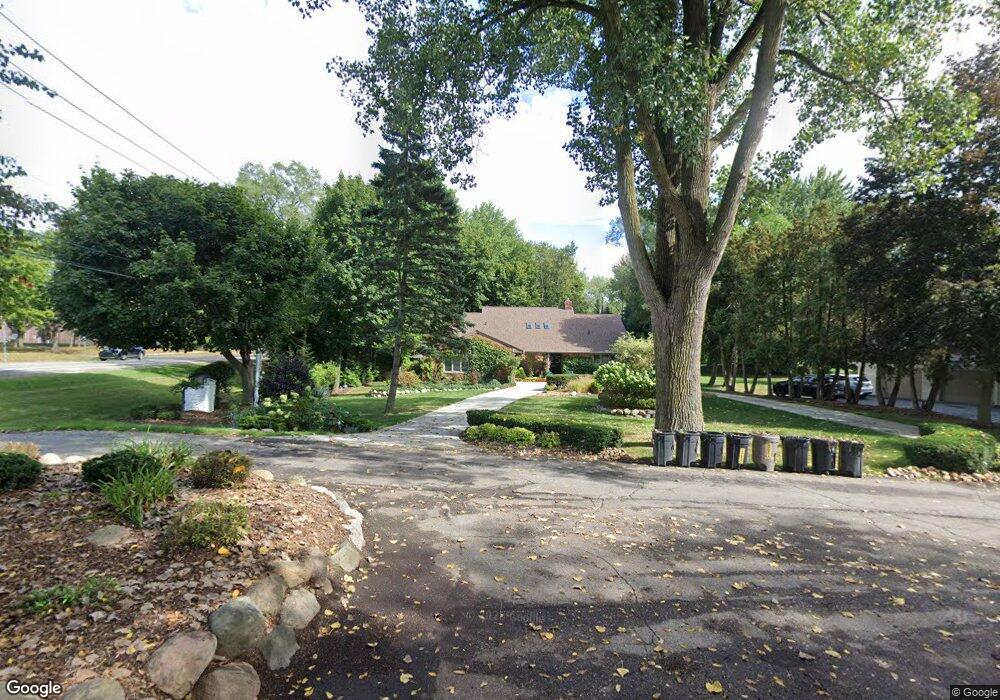 5505 Crabtree Rd, Bloomfield Hills, MI 48301 - photo 1