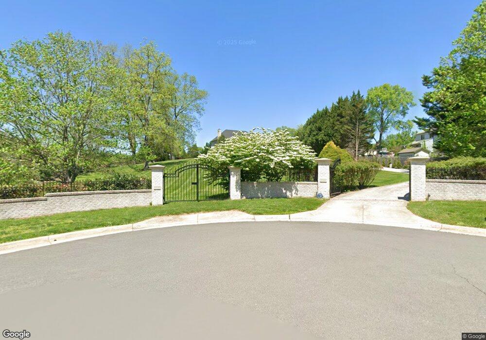 9830 Clarks Crossing Rd, Vienna, VA 22182 - photo 1