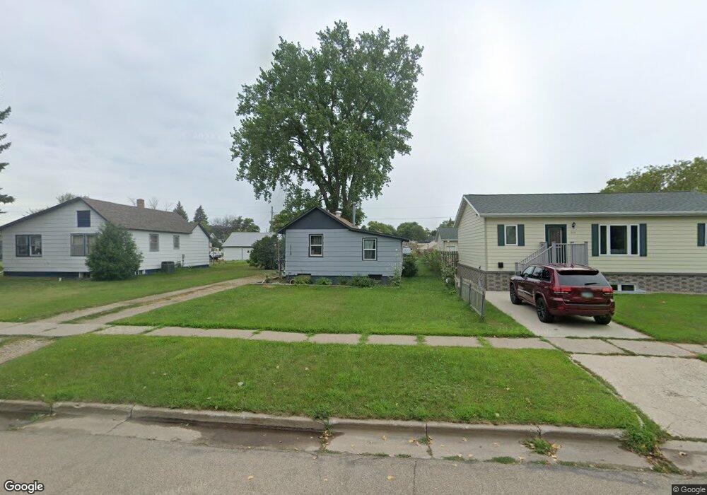 1118 8th Ave SE, Jamestown, ND 58401 - photo 1