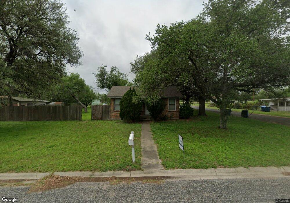 1711 N Washington St, Beeville, TX 78102 - photo 1