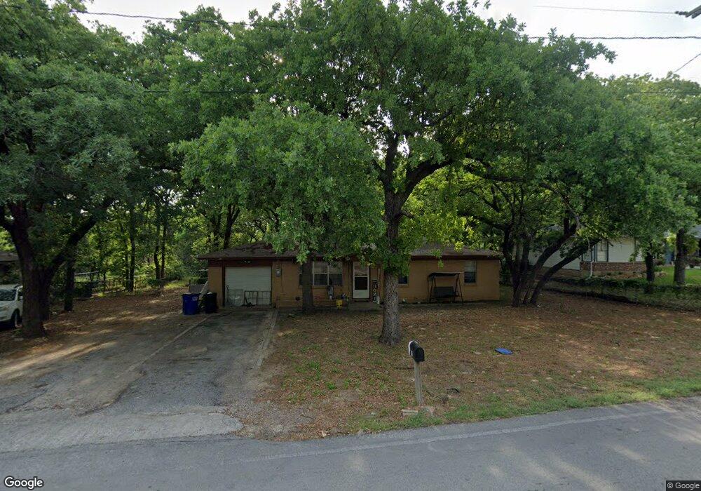 912 Red Bud Dr, Azle, TX 76020 - photo 1