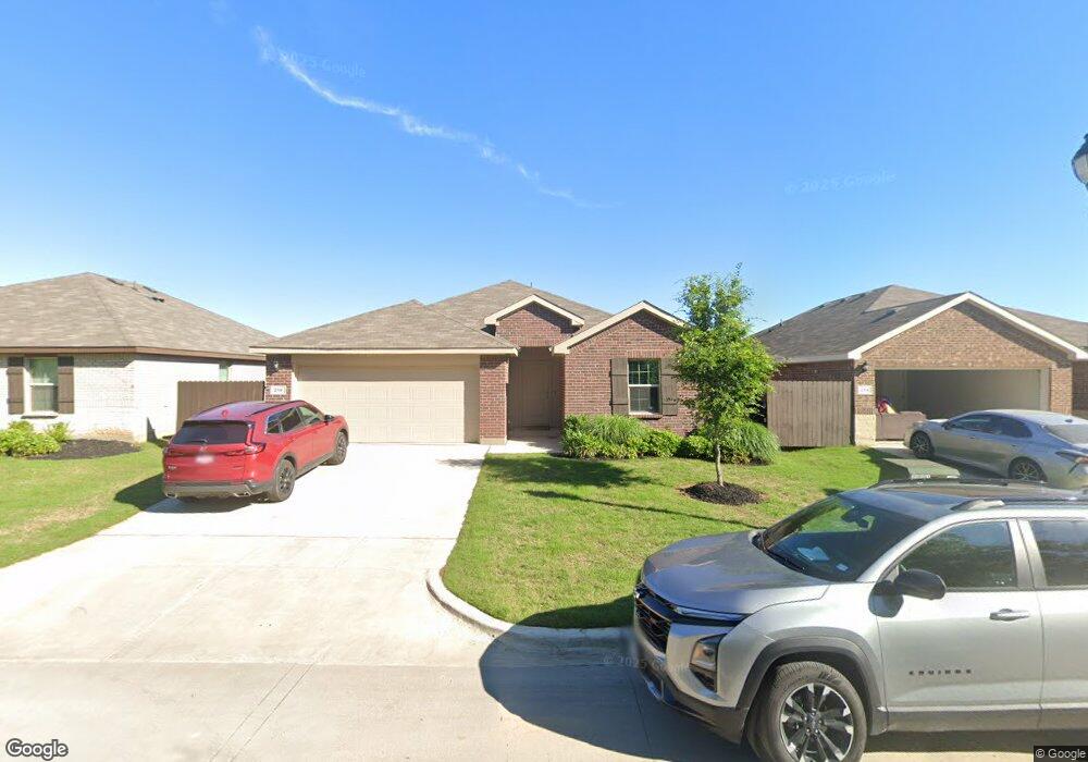 216 Phillips St, Cleburne, TX 76033 - photo 1