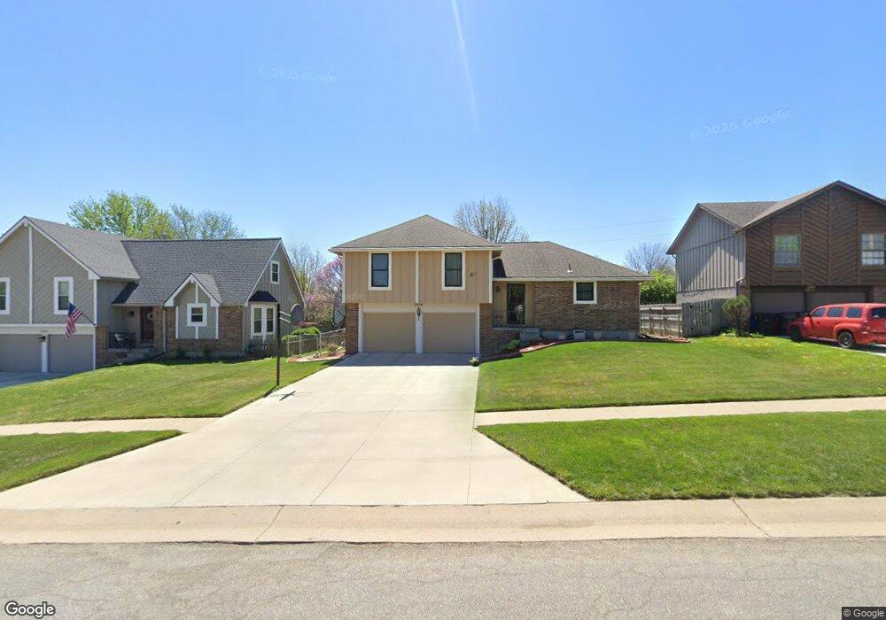 5639 SW 34th St, Topeka, KS 66614 - photo 1