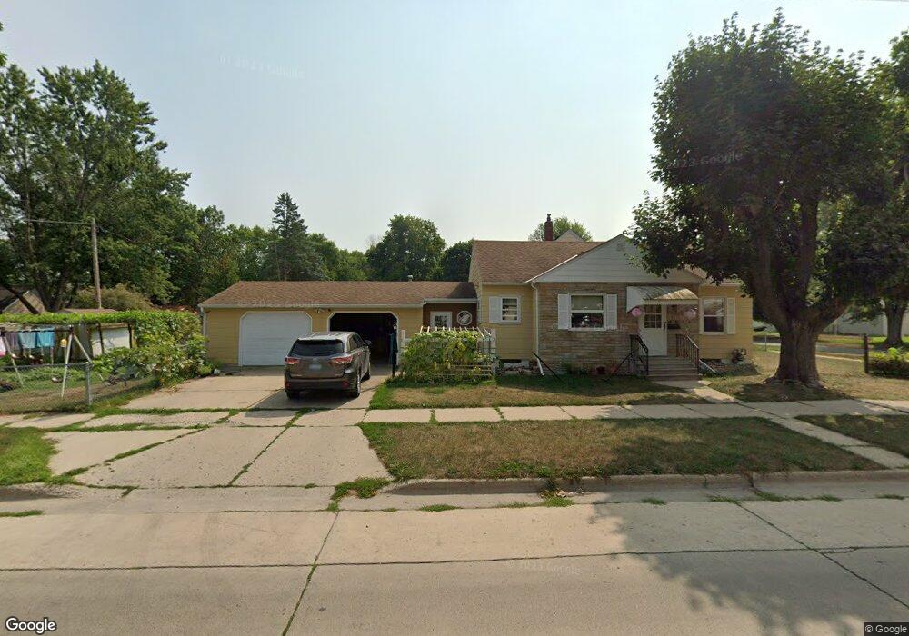 1011 8th St SE, Austin, MN 55912 - photo 1