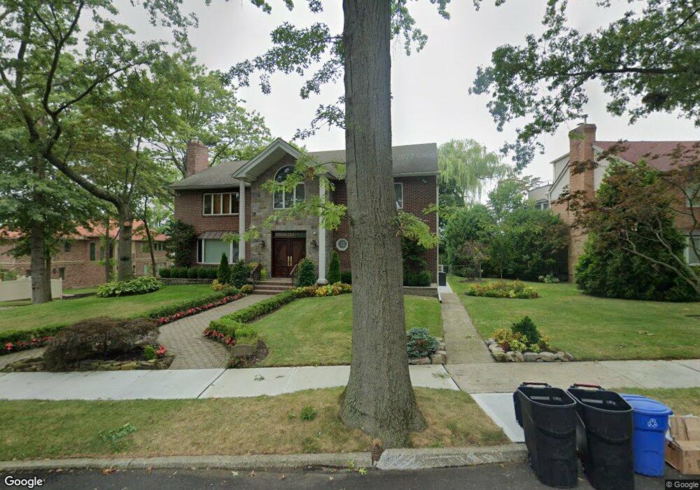 18605 Troon Rd, Jamaica, NY 11432 - photo 1