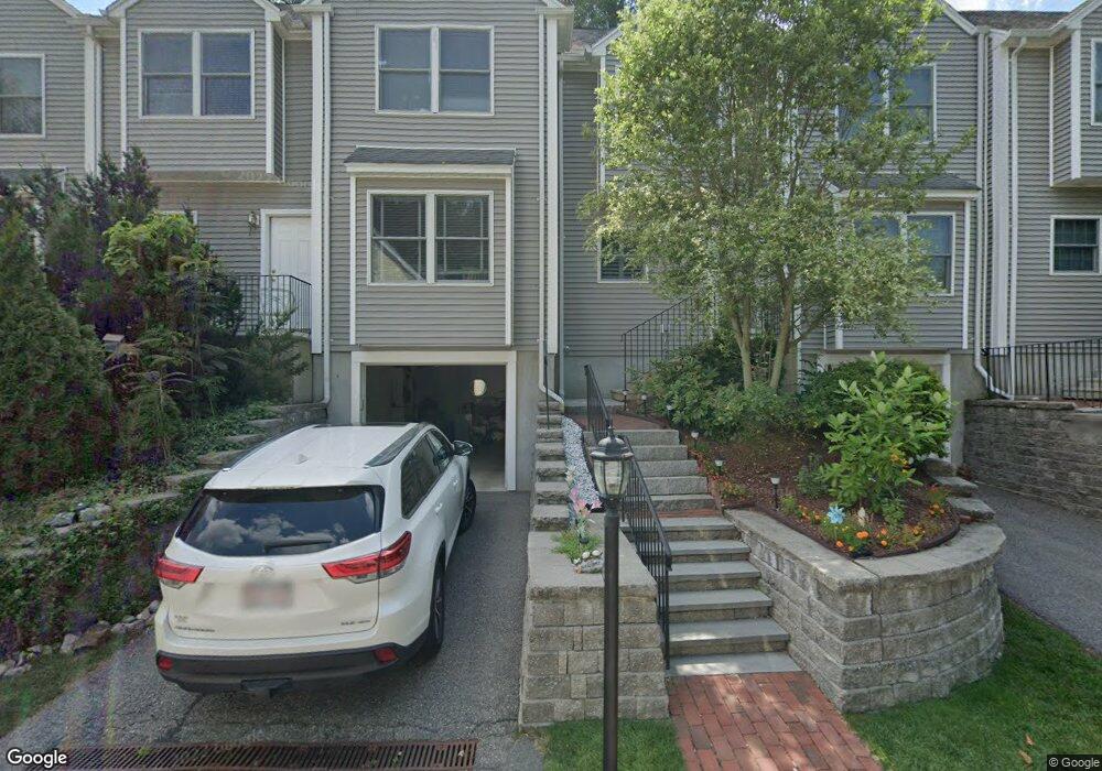 18 Edgemoor Cir, Wellesley, MA 02482 - photo 1