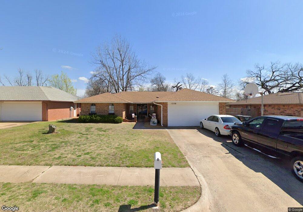 1236 Woodbine Cir, Moore, OK 73160 - photo 1