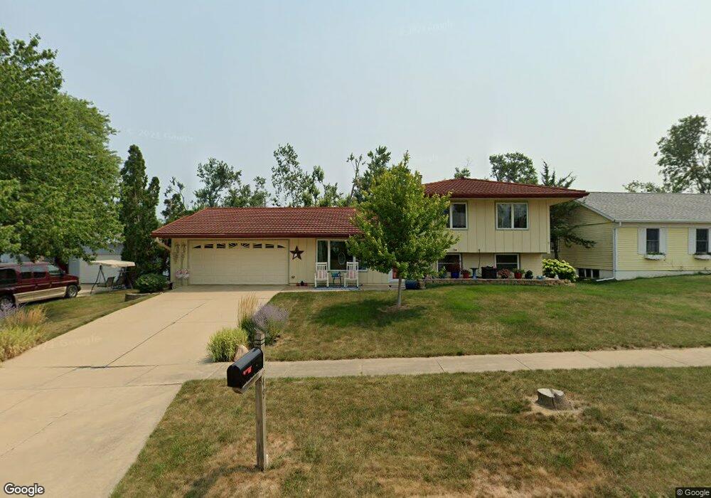 49 Clive Dr NW, Cedar Rapids, IA 52405 - photo 1