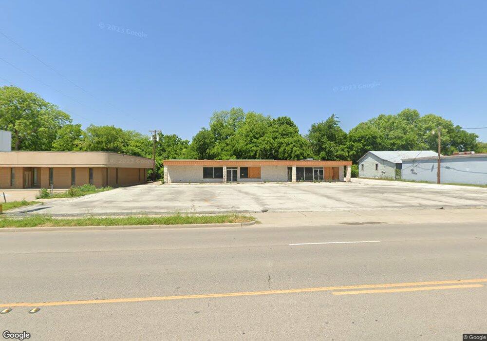 817 N Grand Ave, Gainesville, TX 76240 - photo 1