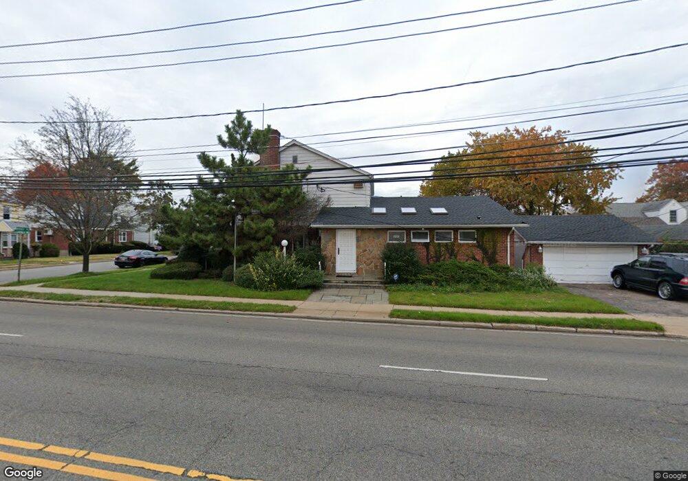 52 Manly Place, New Hyde Park, NY 11040 - photo 1