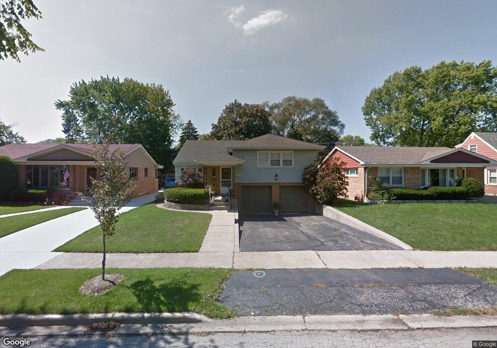 690 S Fairfield Ave, Elmhurst, IL 60126 - photo 1