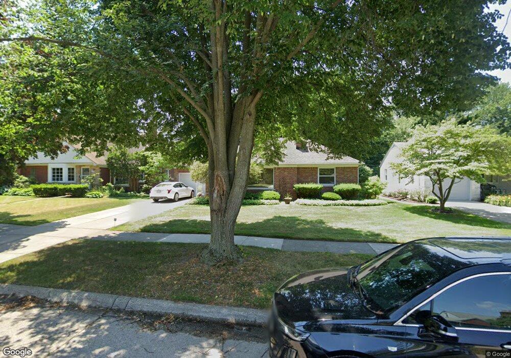 335 Ridgemont Rd, Grosse Pointe Farms, MI 48236 - photo 1