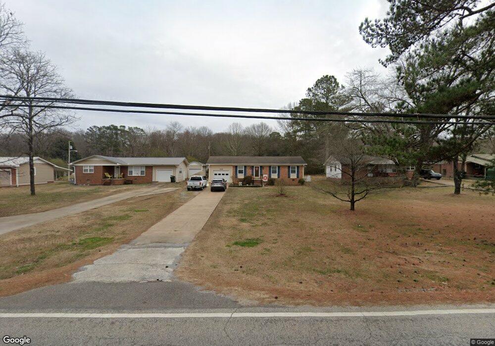 2106 E Willow St, Scottsboro, AL 35768 - photo 1