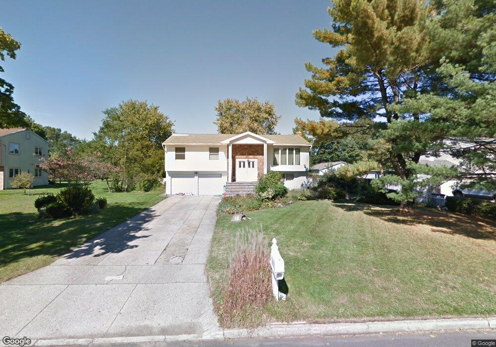 48 Peppermint Rd, ComMacK, NY 11725 - photo 1