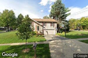26 Washtenaw St, Algonquin, IL 60102