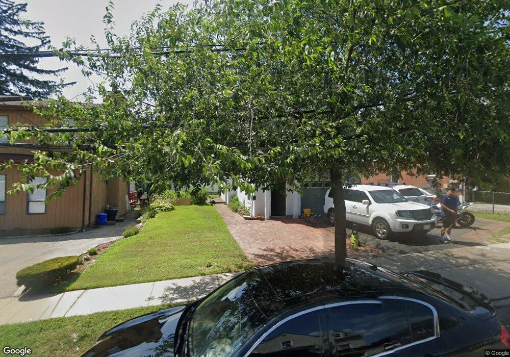 19 Norwood Rd unit 3rd Fl, Port Washington, NY 11050 - photo 1