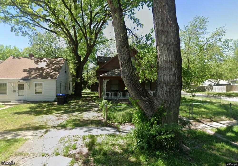1151 SW Medford Ave, Topeka, KS 66604 - photo 1