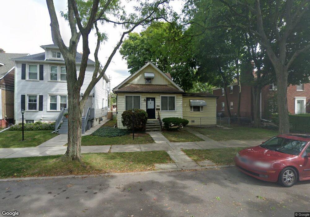 1026 Wayburn St, Grosse Pointe, MI 48230 - photo 1