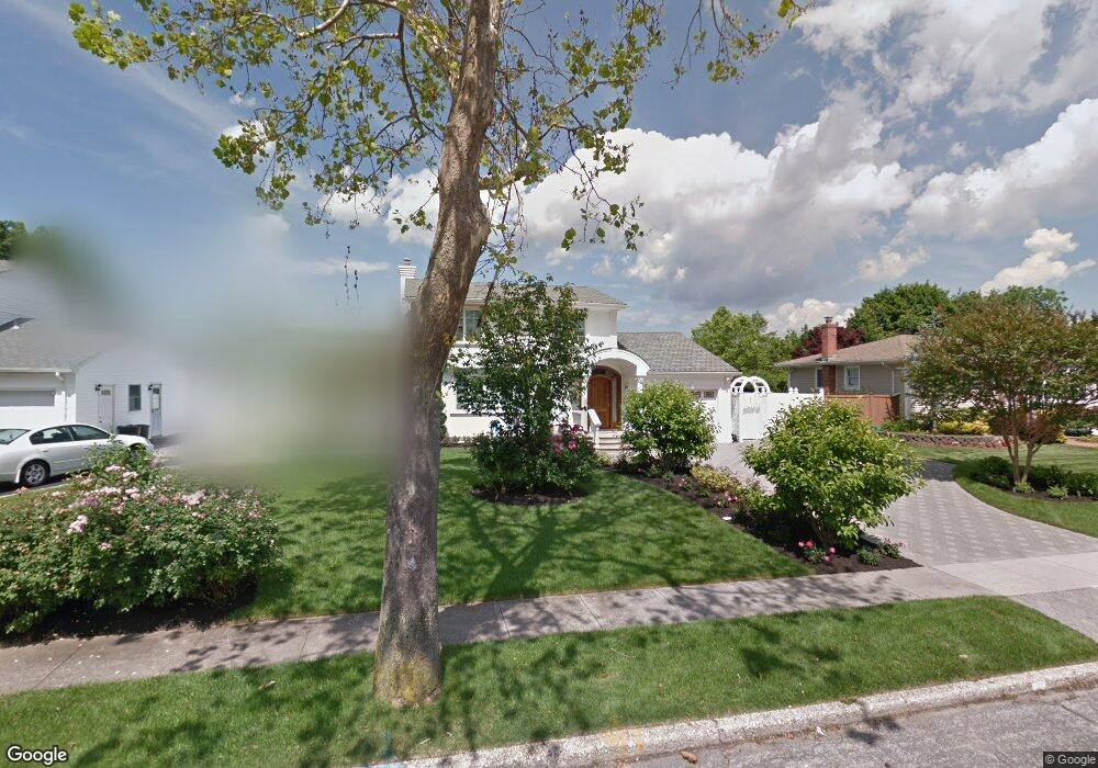 27 Comanche Ln, ComMacK, NY 11725 - photo 1