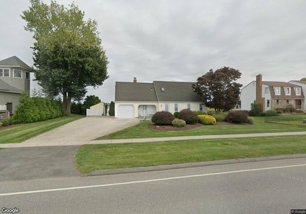 520 Main St, Old Saybrook, CT 06475 - photo 1