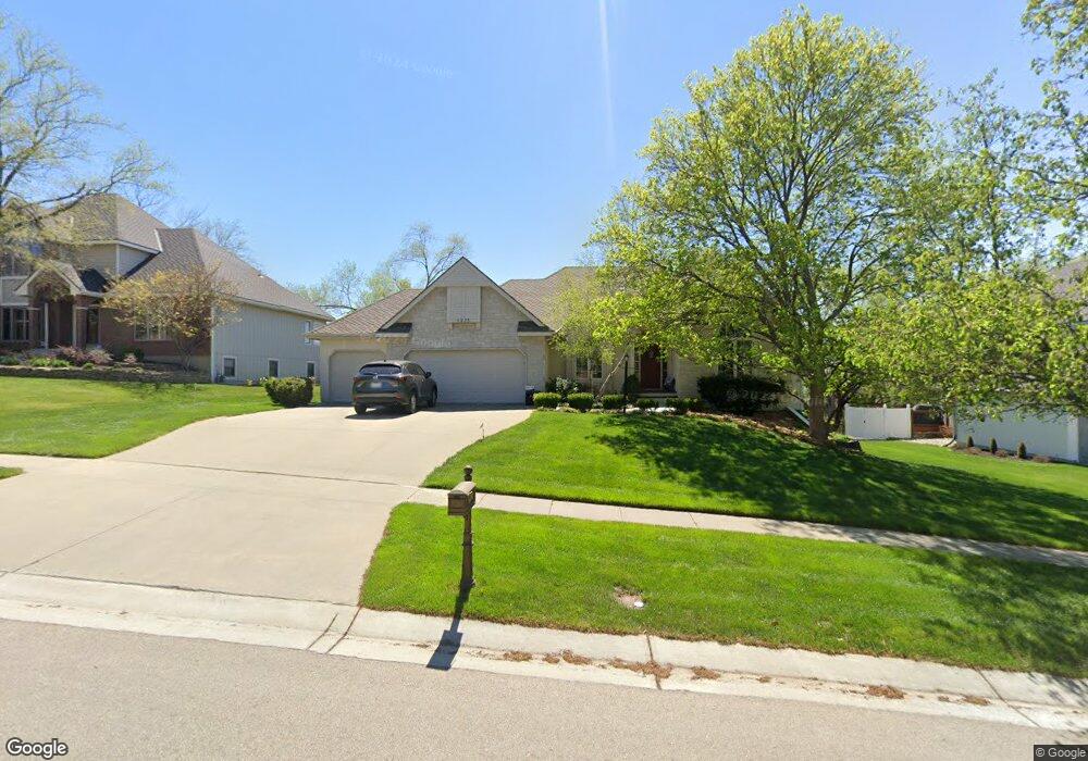 5933 SW Clarion Ln, Topeka, KS 66610 - photo 1