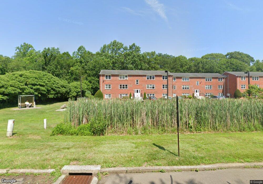 54 Briarwood Ln unit B, Branford, CT 06405 - photo 1