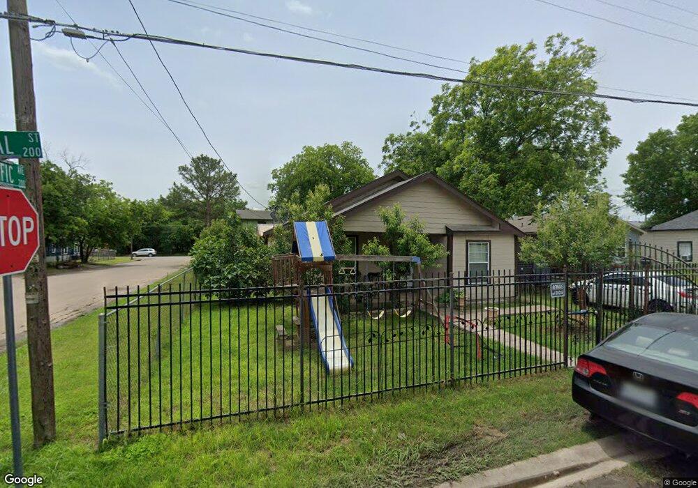 208 Royal St, Cleburne, TX 76031 - photo 1