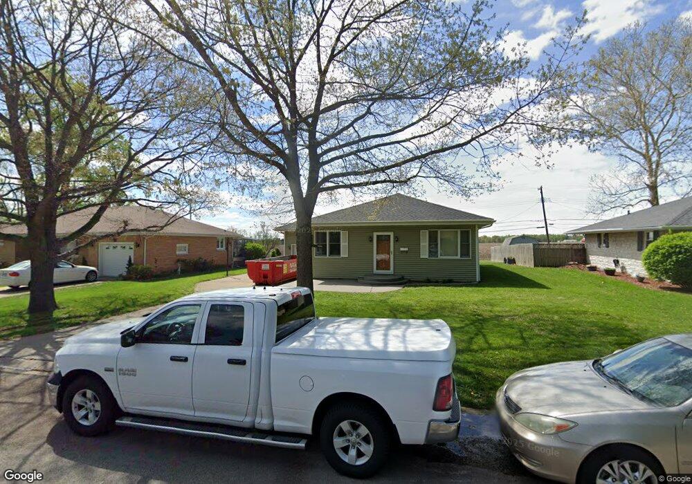 335 Mayfair Dr, Lincoln, IL 62656 - photo 1