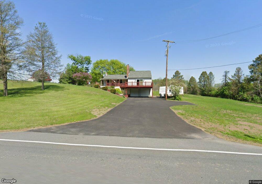 489 White Oak Ln, Leesport, PA 19533 - photo 1