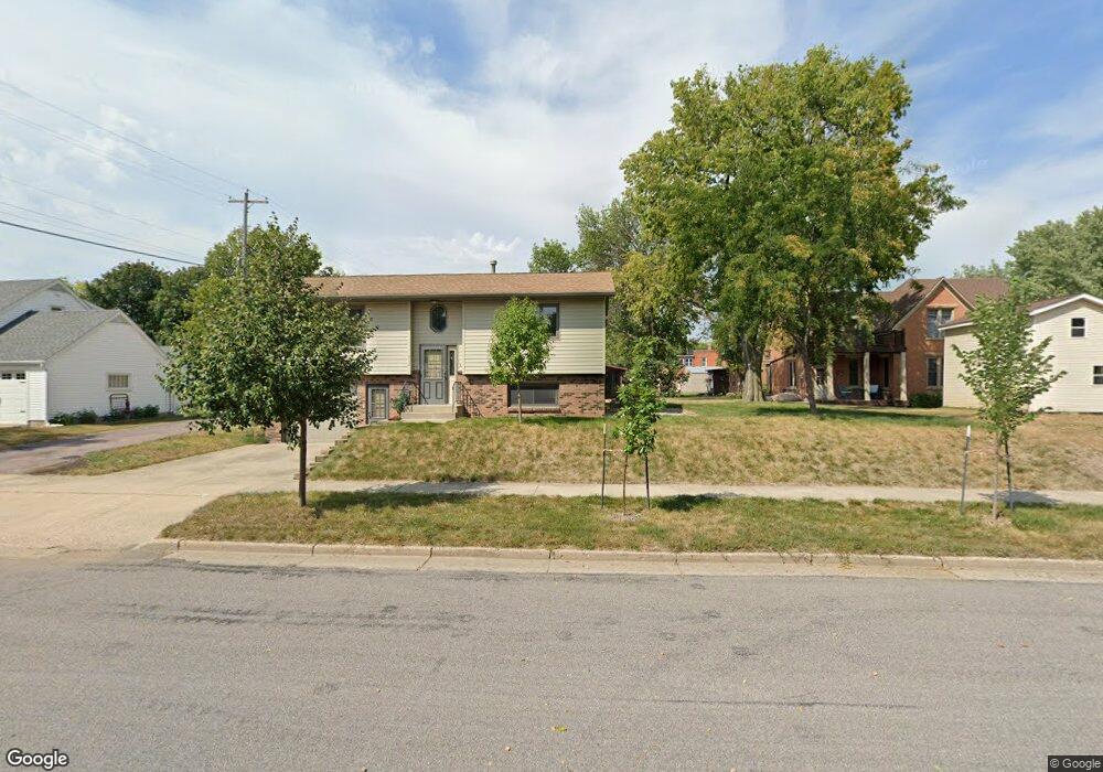 712 4th St N, New Ulm, MN 56073 - photo 1