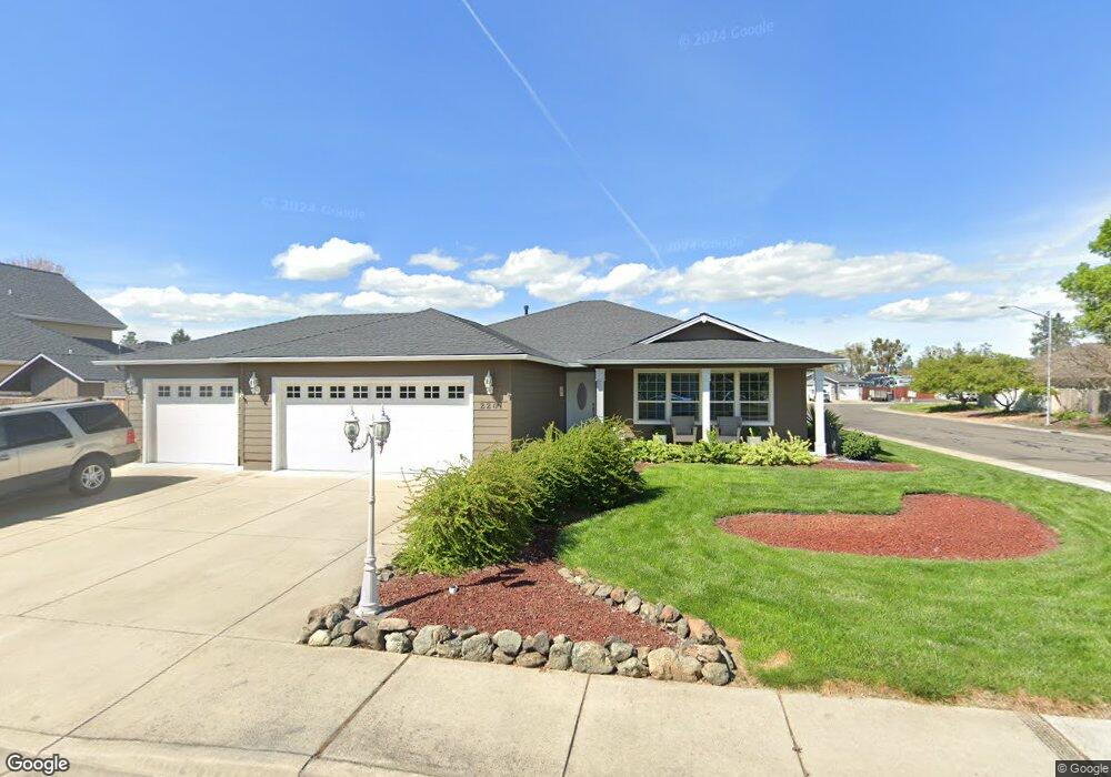 2201 Jeremy St, Central Point, OR 97502 - photo 1