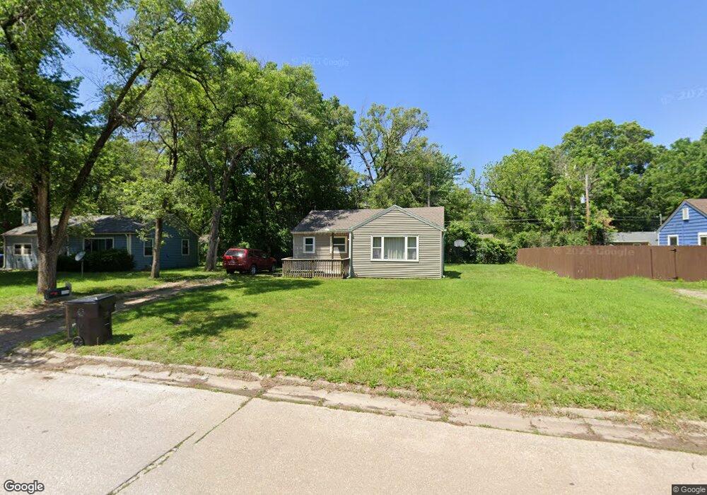 2416 SW Shunga Dr, Topeka, KS 66611 - photo 1